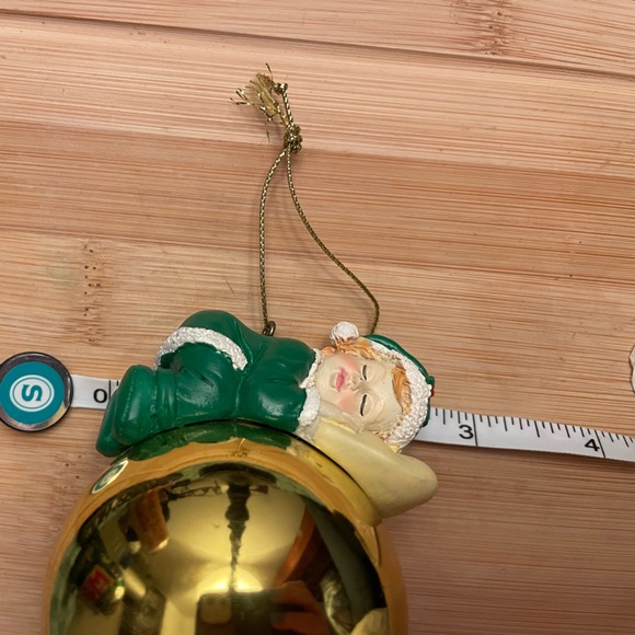 Set of 2 Christmas Ornaments Sleeping Babies Red Green Outfits Resin Gold Orbs - Picture 5 of 11